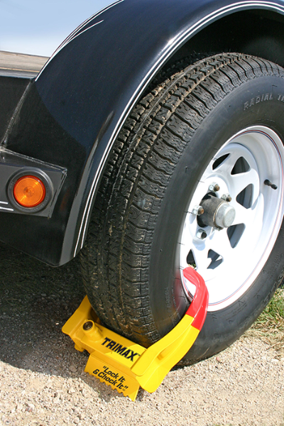 Deluxe Universal Wheel Chock Lock Edmonton 1