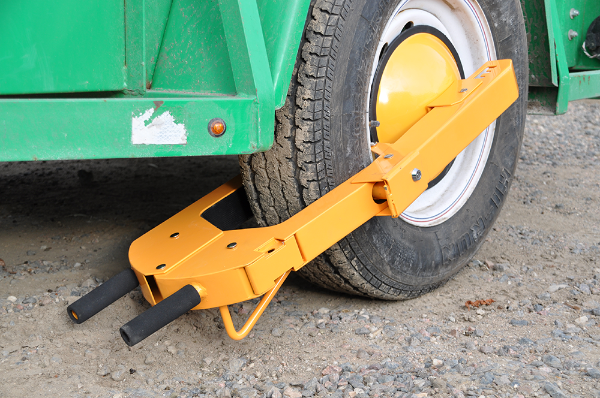 Adjustable Wheel Lock Fits most 10" to 18"Wheels, Inc Padlock Edmonton 4