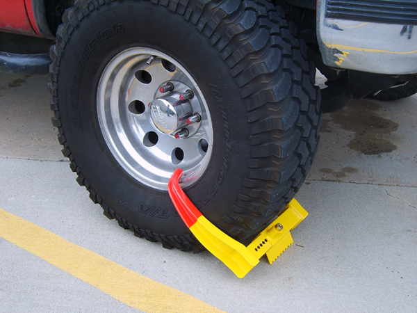 Deluxe Universal Wheel Chock Lock closed 6” Open 11.25” Reach 10.5” Edmonton 3